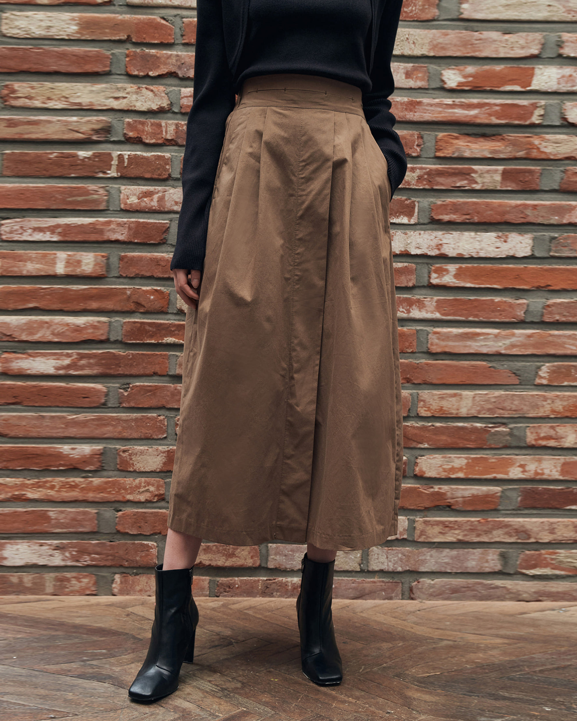 Line pintuck flared skirt - brown