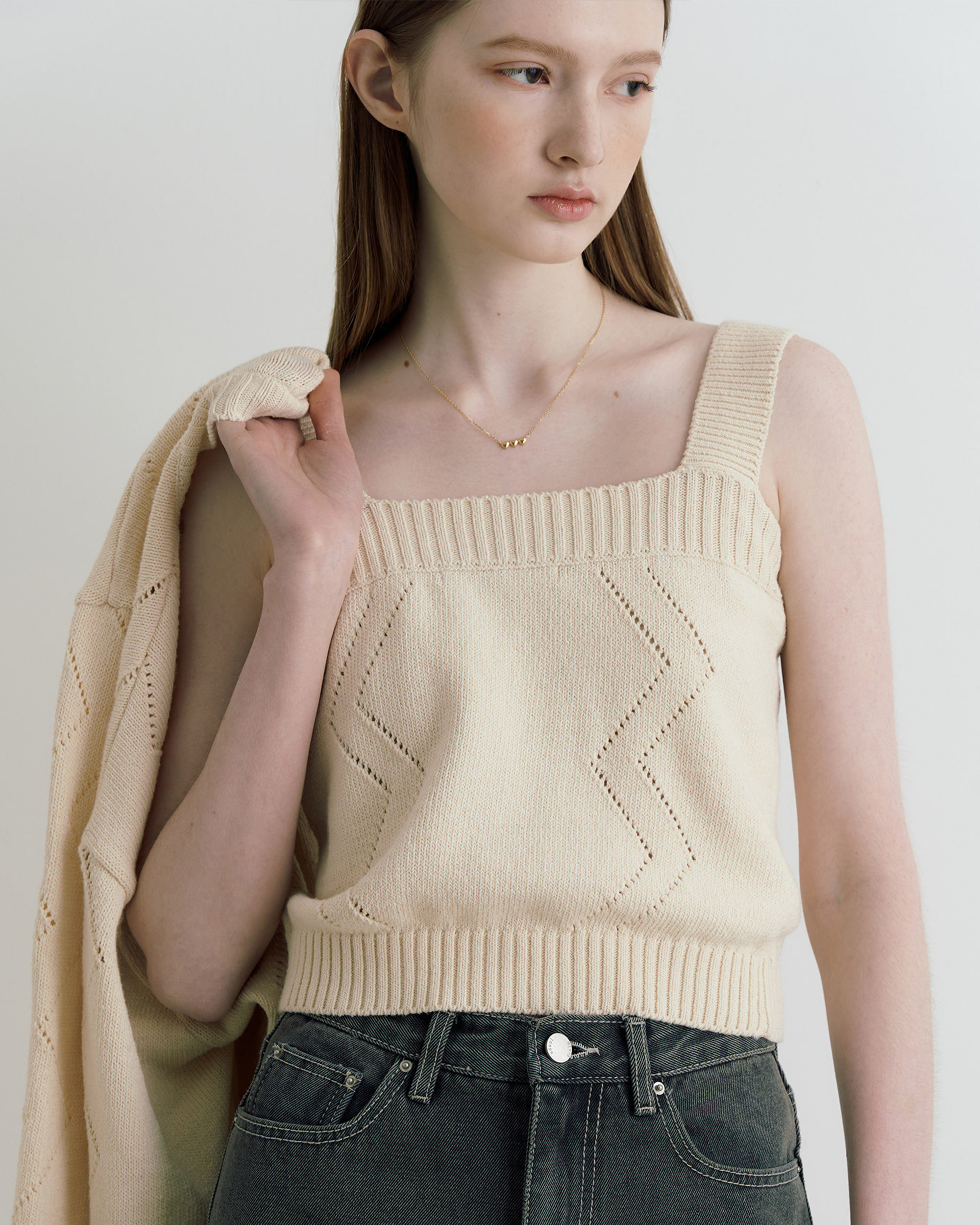 Zigzag square neck button knit sleeveless  - cream